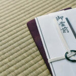 葬儀の香典辞退の伝え方とマナーは？喪主・参列者の対応を解説