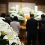 告別式とは？通夜・葬儀との違い、流れやマナーを解説