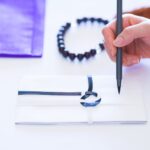 香典の書き方の基本を解説。香典袋の選び方から宗教別の書き方まで