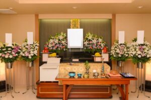 通夜と告別式はどちらに参列すべき？マナーも解説