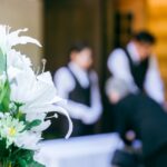 葬儀の手伝いにエプロンは必要？選び方と注意点を解説